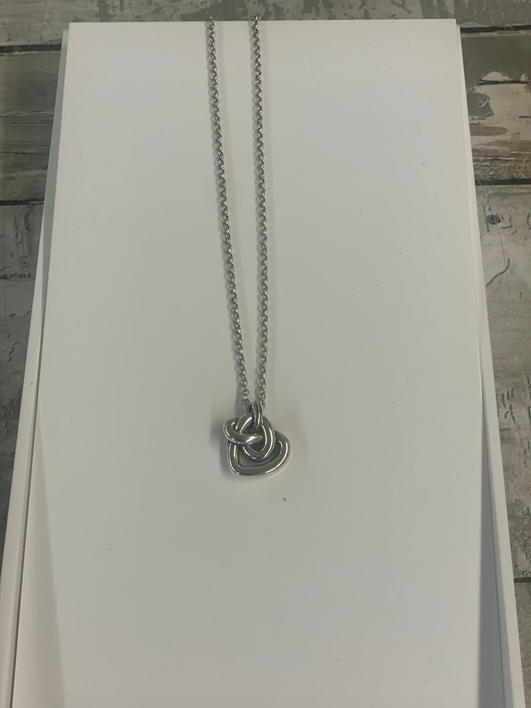 Brighton, Interlok Curve Heart Nck