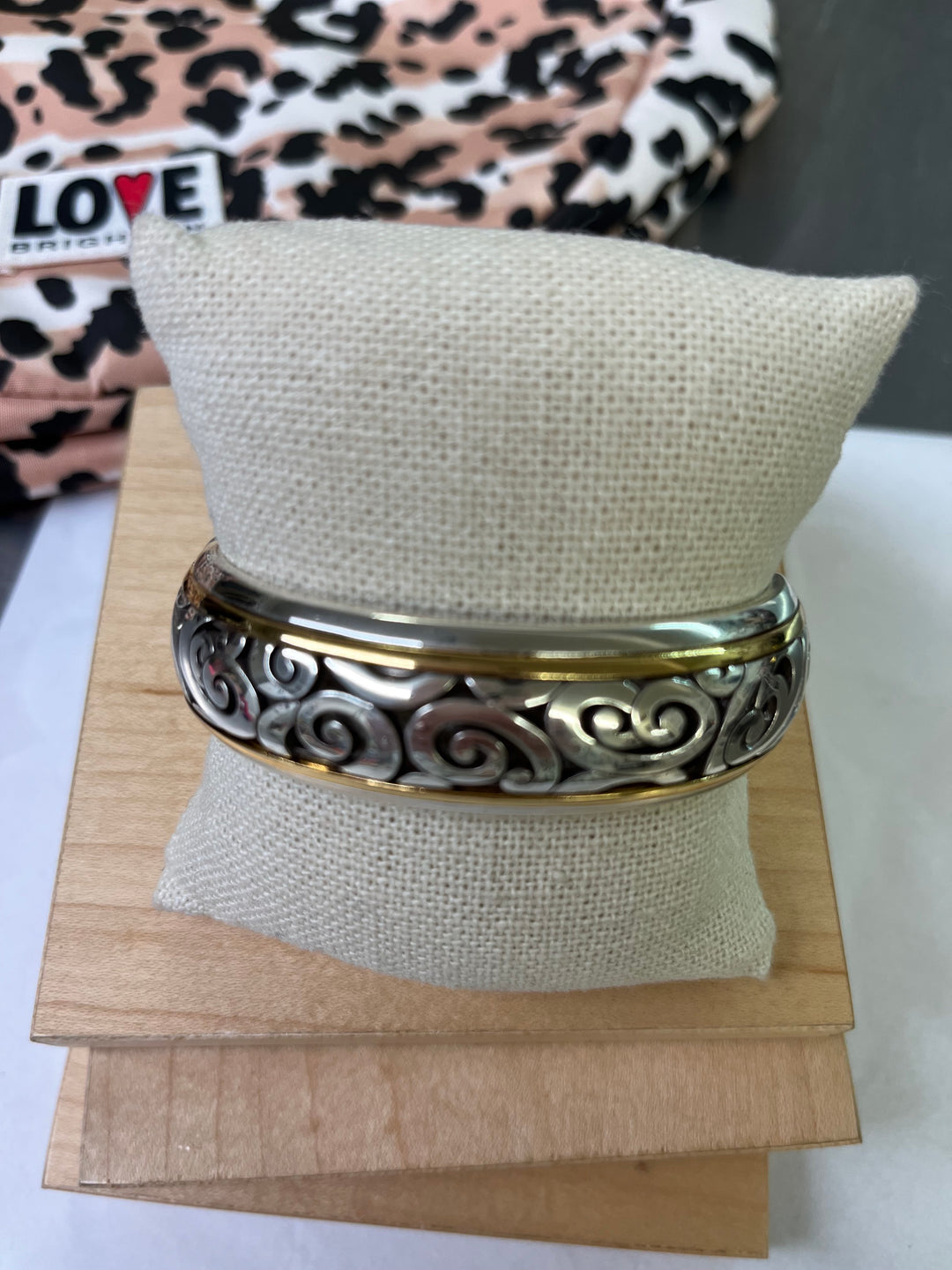 Brighton, Spin Master Hinged Bangle