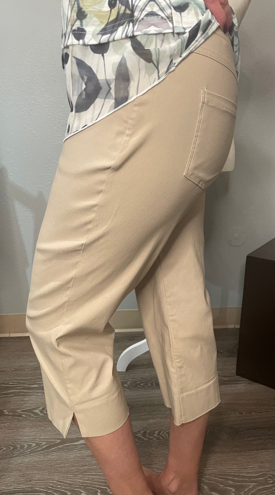 Pants, Slimming Contour Capri RR