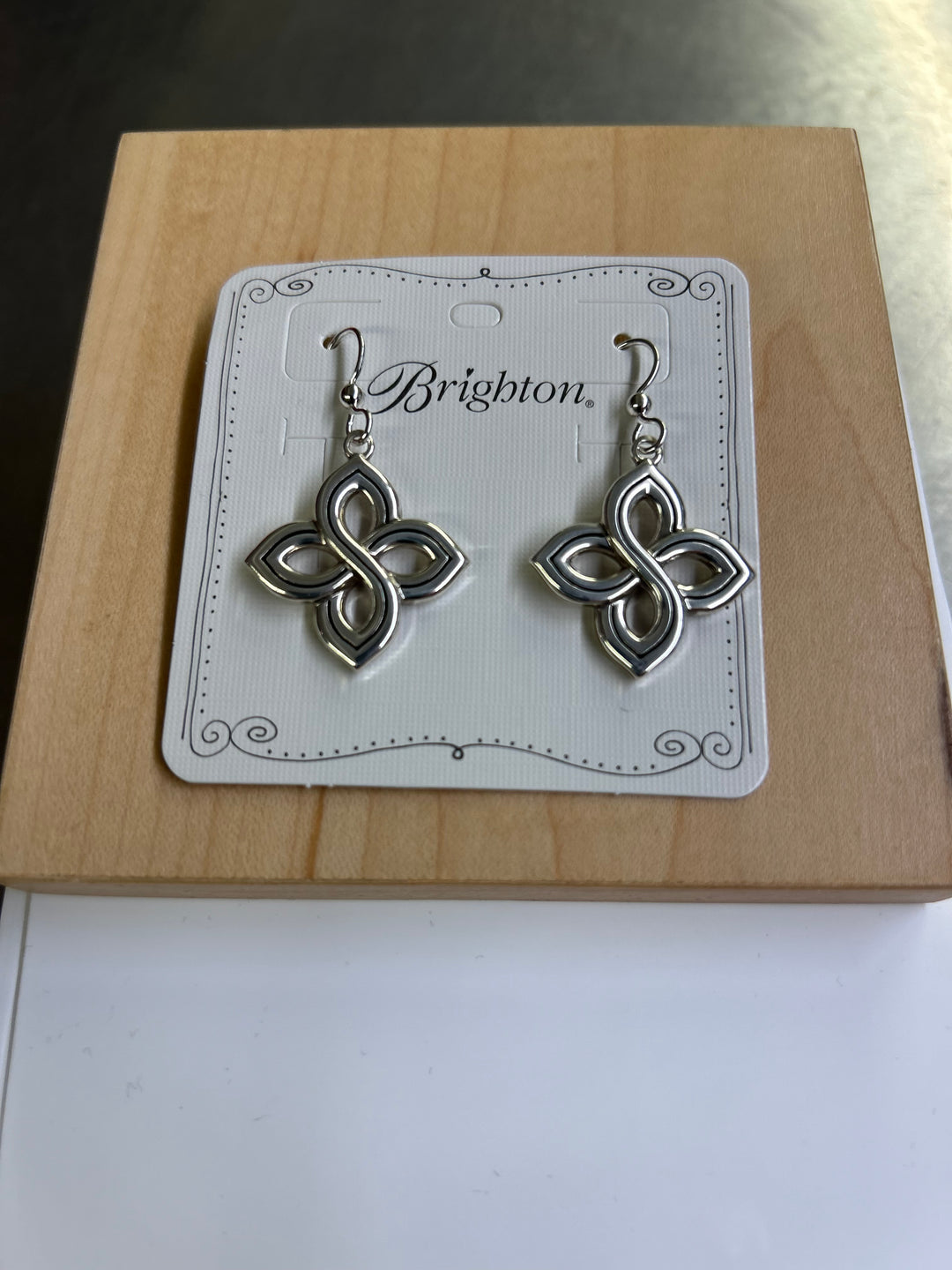 Brighton, Interlok Floral Knot French Wire